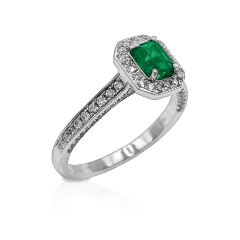 Emerald Legacy Ring DT 2608 from Duetto Galería, crafted in gold with Colombian emeralds and diamonds Anillo Emerald Legacy DT 2608 de Duetto Galería, elaborado en oro con esmeraldas colombianas y diamantes