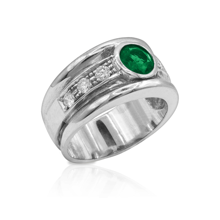 Emerald Trilogy Ring DT 47 from Duetto Galería, crafted in gold with Colombian emeralds and diamonds Anillo Emerald Trilogy DT 47 de Duetto Galería, elaborado en oro con esmeraldas y diamantes colombianos
