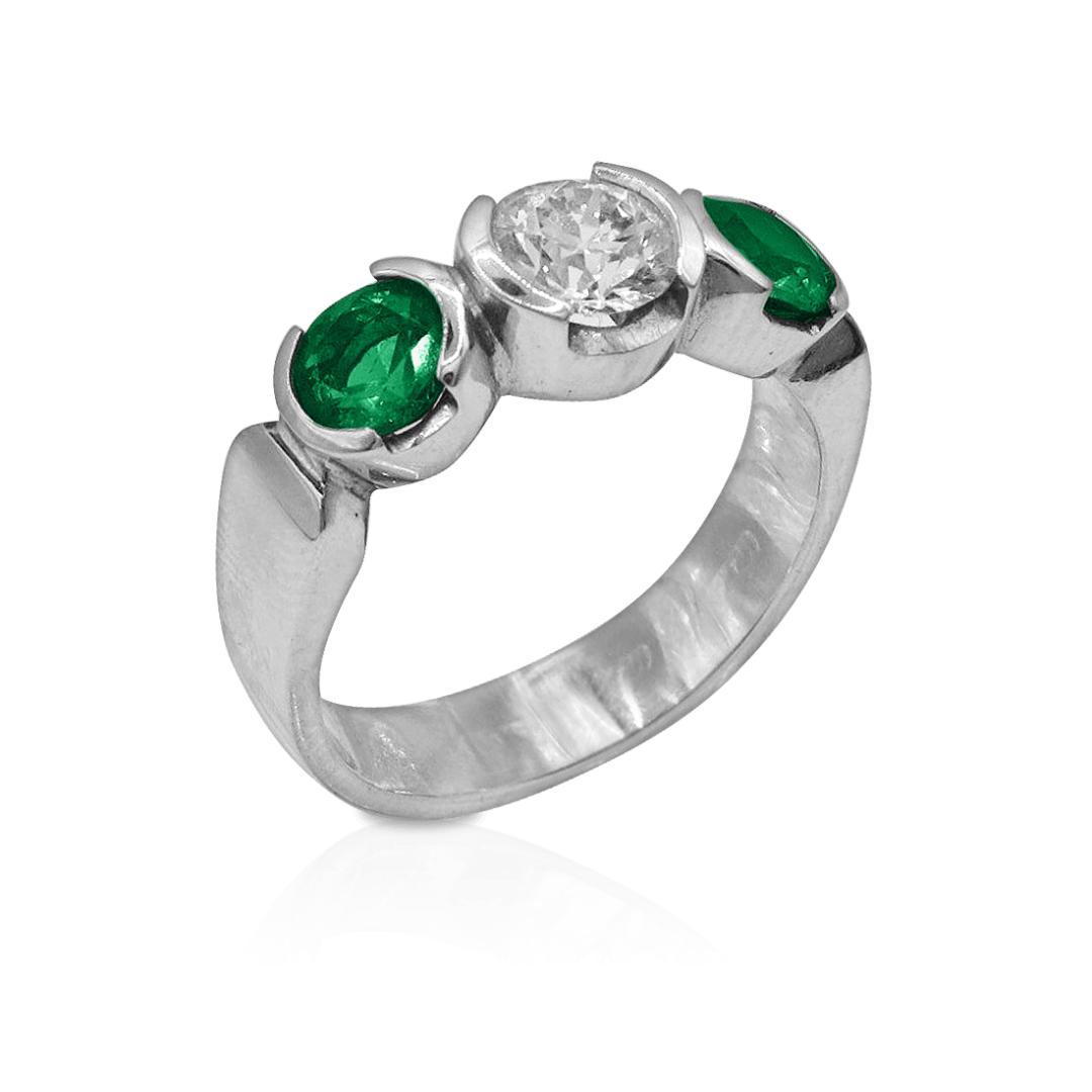 Eternal Shine Emerald Ring DT 977 from Duetto Galería, crafted in gold with Colombian emeralds and diamonds Anillo Eternal Shine DT 977 de Duetto Galería, elaborado en oro con esmeraldas y diamantes colombianos