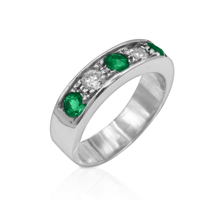 Green Eternity Ring DT 2071 from Duetto Galería, crafted in gold with Colombian emeralds and diamonds Argolla Green Eternity DT 2071 de Duetto Galería, elaborada en oro con esmeraldas y diamantes colombianos